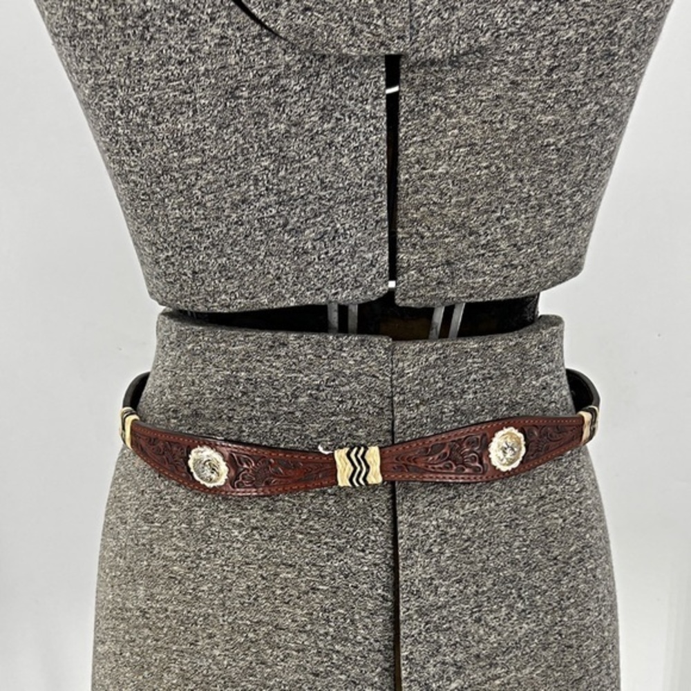 Grants leather tooled silver accent belt 32